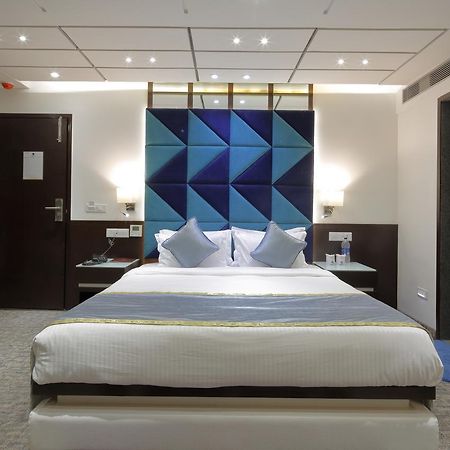 Hotel Pragati The Grand Amhedabad Dış mekan fotoğraf
