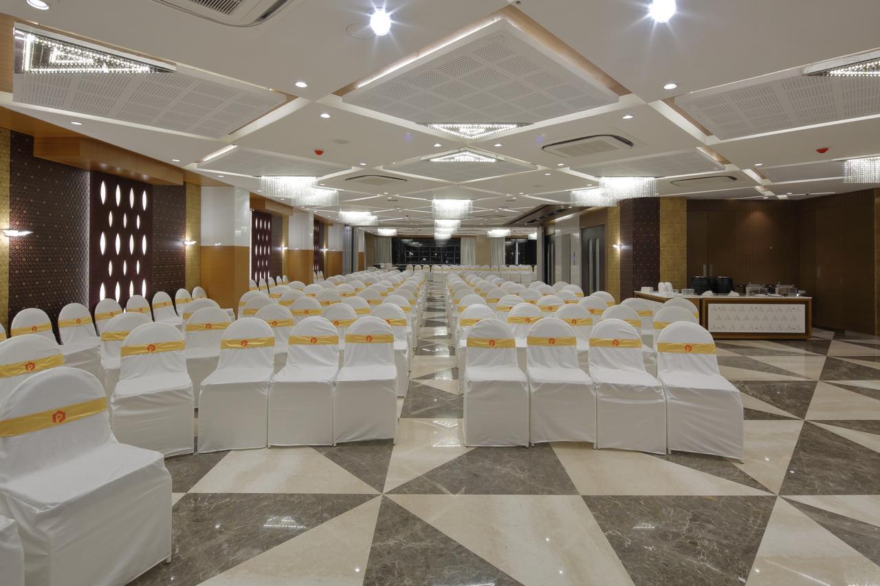 Hotel Pragati The Grand Amhedabad Dış mekan fotoğraf