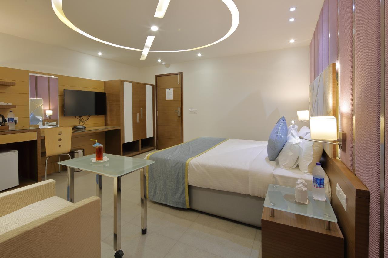 Hotel Pragati The Grand Amhedabad Dış mekan fotoğraf