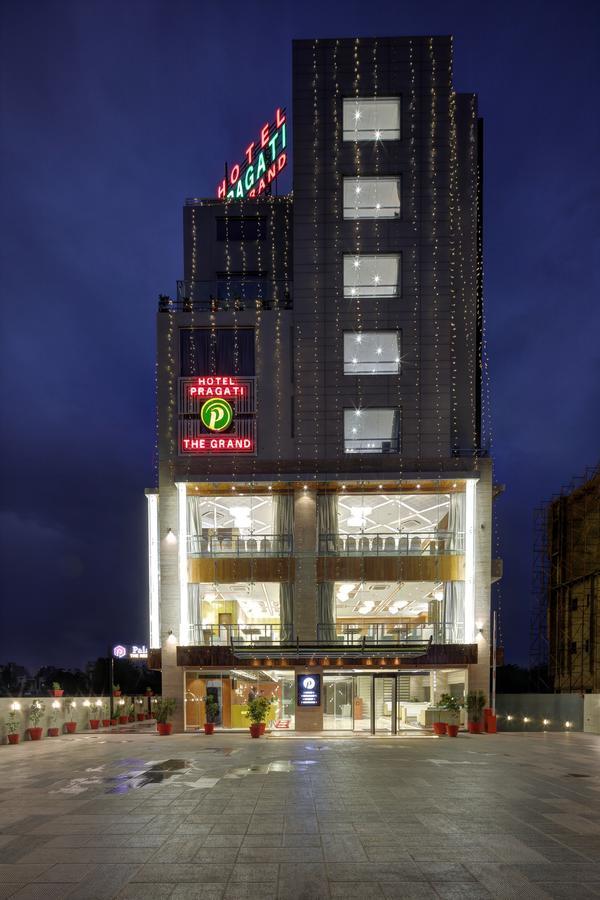 Hotel Pragati The Grand Amhedabad Dış mekan fotoğraf