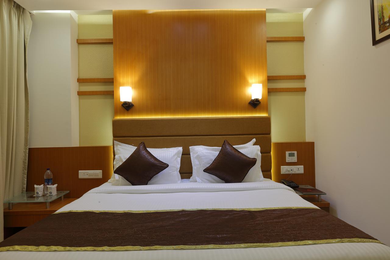 Hotel Pragati The Grand Amhedabad Dış mekan fotoğraf