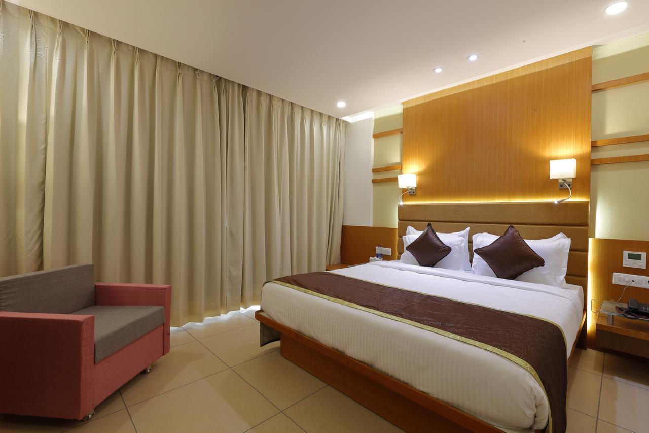 Hotel Pragati The Grand Amhedabad Dış mekan fotoğraf
