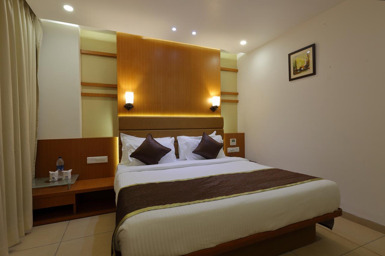 Hotel Pragati The Grand Amhedabad Dış mekan fotoğraf