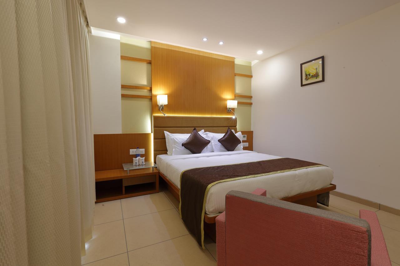 Hotel Pragati The Grand Amhedabad Dış mekan fotoğraf
