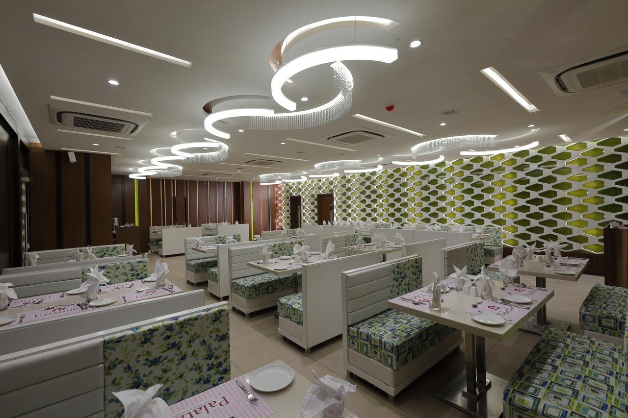 Hotel Pragati The Grand Amhedabad Dış mekan fotoğraf