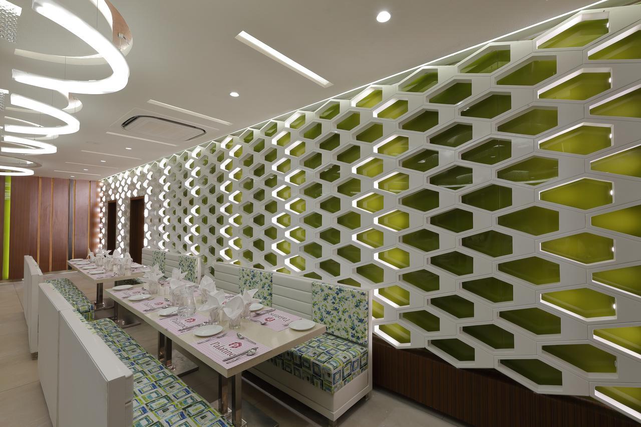 Hotel Pragati The Grand Amhedabad Dış mekan fotoğraf