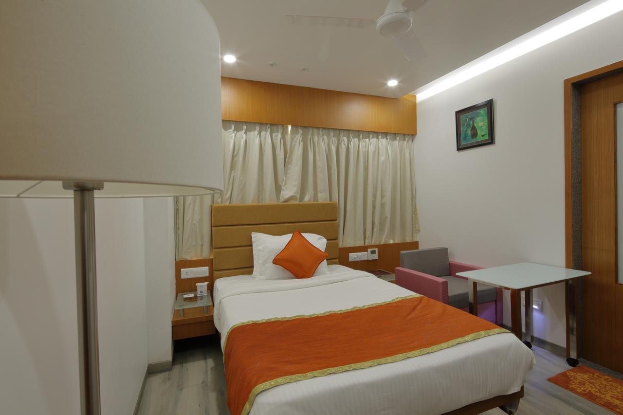 Hotel Pragati The Grand Amhedabad Dış mekan fotoğraf