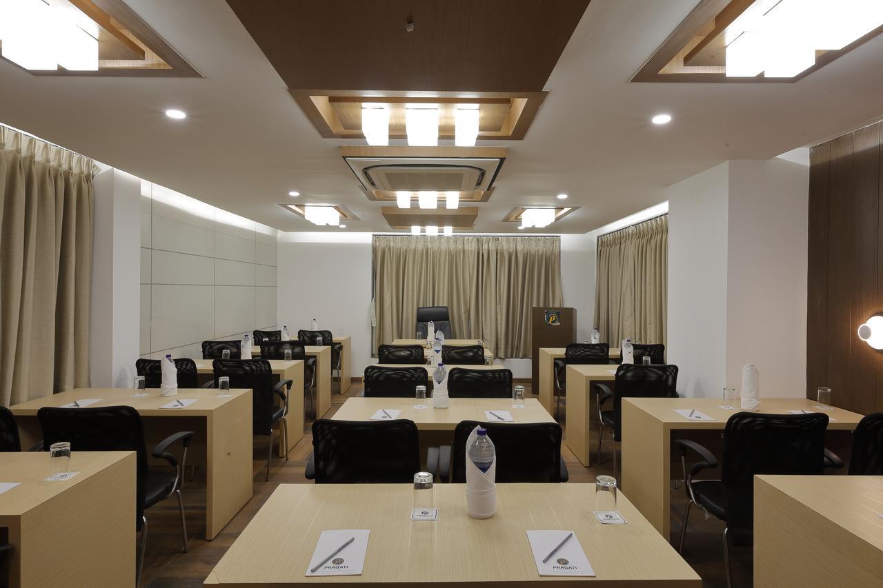 Hotel Pragati The Grand Amhedabad Dış mekan fotoğraf