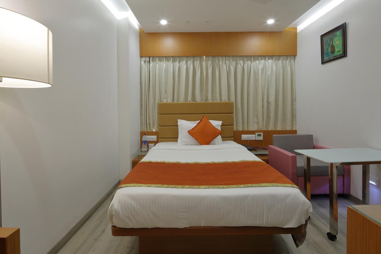 Hotel Pragati The Grand Amhedabad Dış mekan fotoğraf