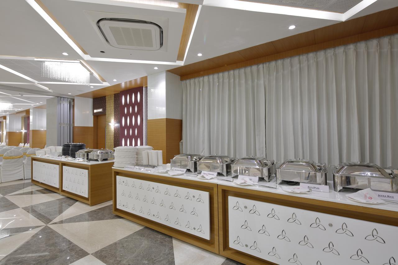 Hotel Pragati The Grand Amhedabad Dış mekan fotoğraf