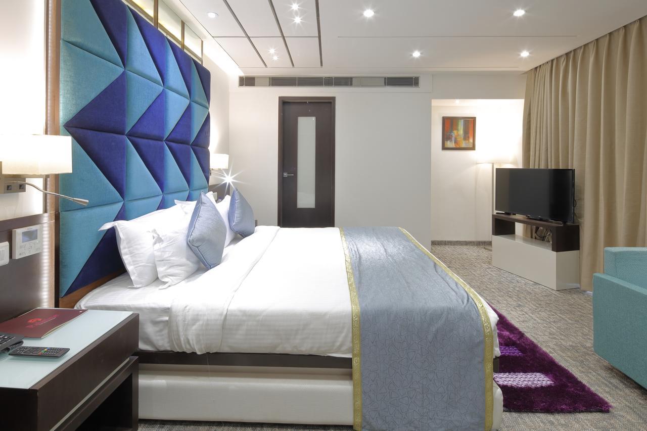 Hotel Pragati The Grand Amhedabad Dış mekan fotoğraf