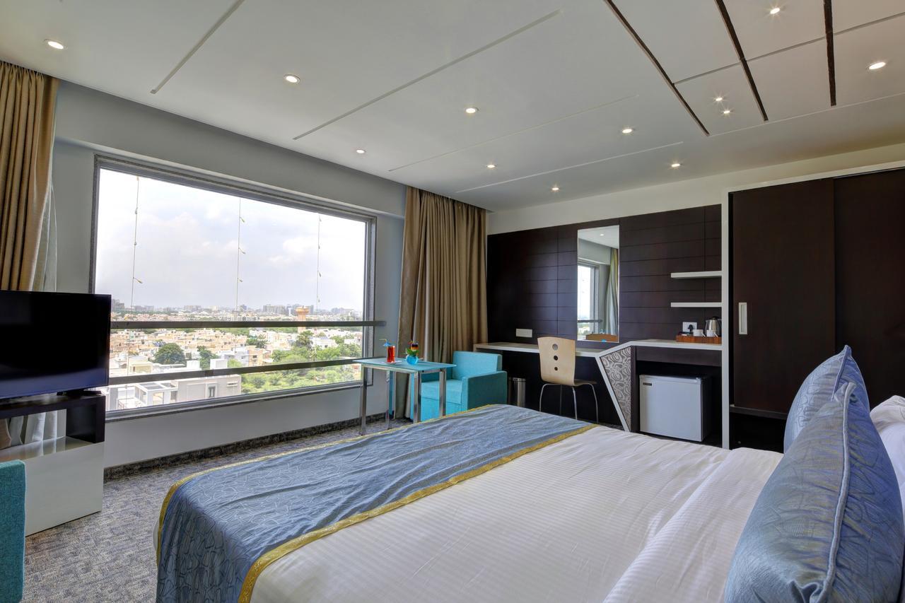 Hotel Pragati The Grand Amhedabad Dış mekan fotoğraf
