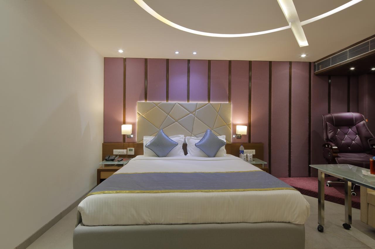 Hotel Pragati The Grand Amhedabad Dış mekan fotoğraf